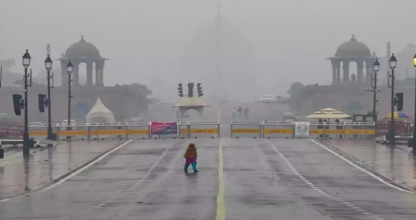 दिल्ली-NCR में अचानक बदला मौसम, आसमान में छाए घने बादल, हल्की बारिश का येलो अलर्ट जारी